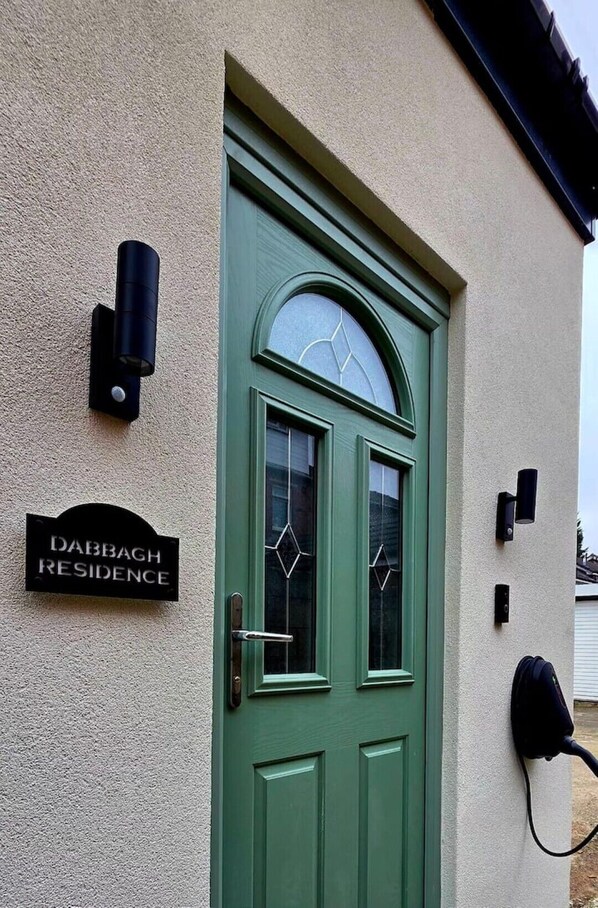 Exterior detail - 1 Bed Luxury Annex Apartment (Manchester)