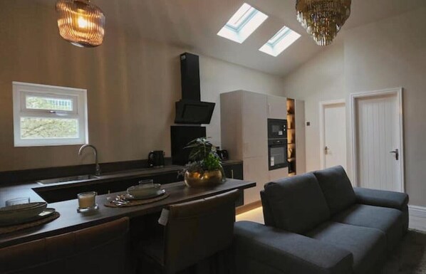 Interior - 1 Bed Luxury Annex Apartment (Manchester)
