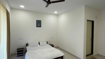 Basic Single Room, Balcony, Lake View