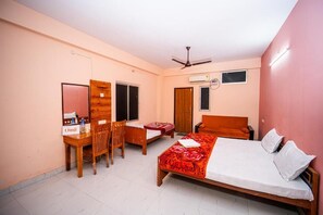 Deluxe Triple Room - Omji Ashram - Kailash Math (Varanasi)