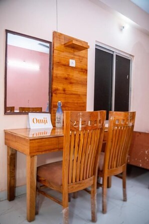 Dining - Omji Ashram - Kailash Math (Varanasi)