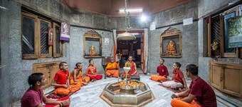 Omji Kailash Math - 15min to Kashi Vishwanath Temple