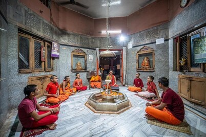 Omji Kailash Math - 15min to Kashi Vishwanath Temple