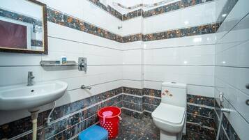 Deluxe Double Room | Bathroom