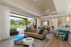 Living area - Refined 3-Bedroom Villa / Infinity Pool & Golf View (Bel Ombre)