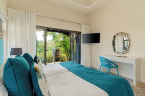 3 bedrooms, iron/ironing board, WiFi, bed sheets - Refined 3-Bedroom Villa / Infinity Pool & Golf View (Bel Ombre)