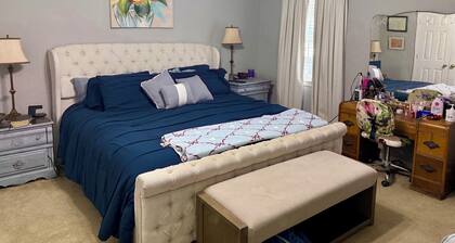 Adorable 2 bedroom 2 bath house in quant town of Oxford MS. Right outside of tow