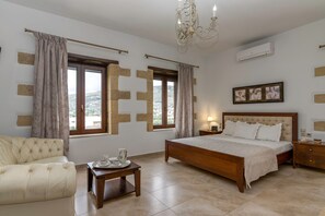 5 slaapkamers, een strijkplank/strijkijzer, wifi, beddengoed