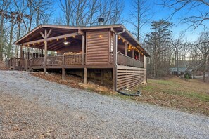 Exterior - Cabin with Hot Tub, 2 Fireplaces, 1 Bedroom (Mineral Bluff)