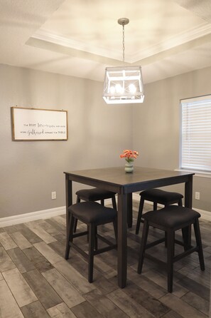 Dining - Newer Built Private Villa Heated Salt Water Pool Beach 10 Min Fenced Yard (Port Charlotte)