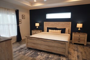 Room - Newer Built Private Villa Heated Salt Water Pool Beach 10 Min Fenced Yard (Port Charlotte)