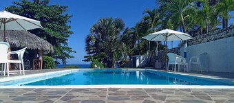 Gorgeous 8-bedroom villa with AC in vibrant Barahona