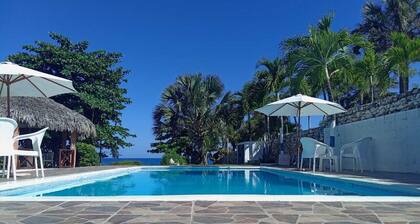 Gorgeous 8-bedroom villa with AC in vibrant Barahona