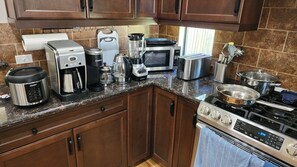 Private kitchen - Lovely Two Bedroom house in Conroe with Office & Large Yard (Conroe)