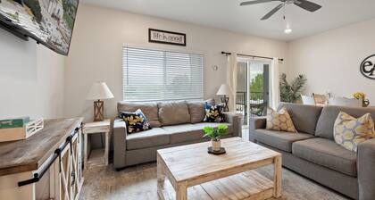 Miss Snow Butterfly .Walk to campus only .9 mi. Easy handycap access