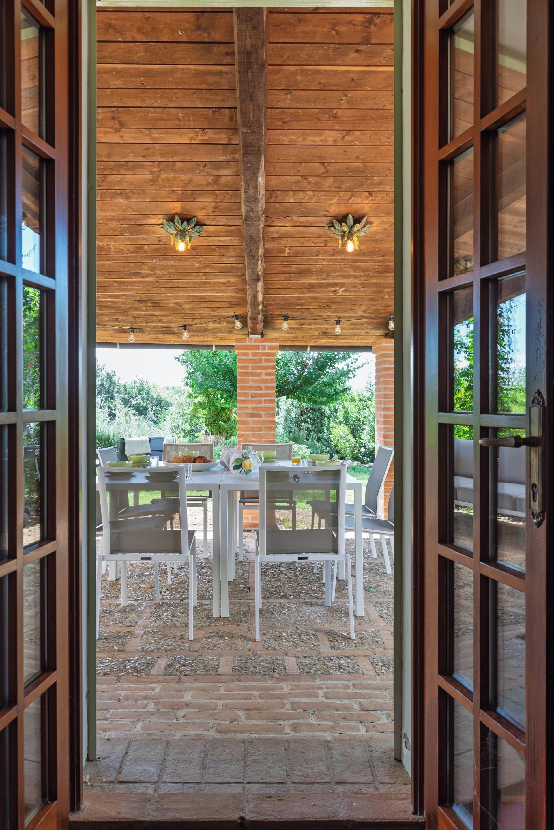 تناول الطعام بالخارج