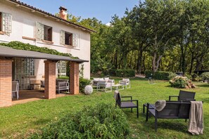 Property grounds - La Casa di Bianca - Five Bedroom Villa, Sleeps 9 (Giove)
