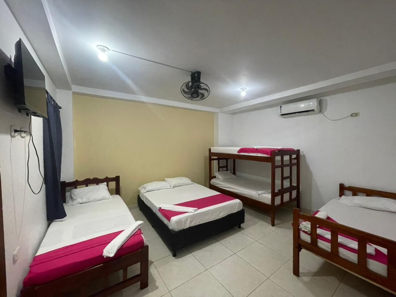 Room, Multiple Beds