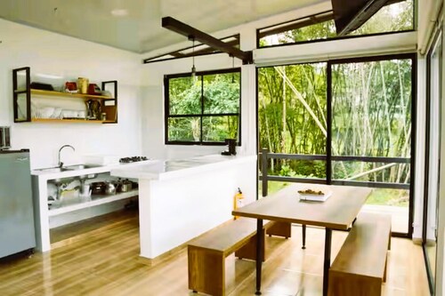 Family cabin in La Mesa: BBQ, mesh and fishing. With access to swimming pool and jacuzzi.