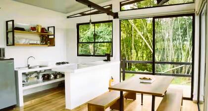 Family cabin in La Mesa: BBQ, mesh and fishing. With access to swimming pool and jacuzzi.