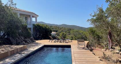 Large vacation home 15p, swimming pool and sea view of the Sanguinaires Islands