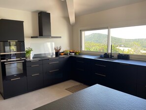 Fridge, microwave, oven, stovetop - Large vacation home 15p, swimming pool and sea view of the Sanguinaires Islands (Coti-Chiavari)
