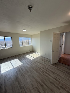 Interior - Sunset Mountain Top Sleeps 10 (Camp Verde)