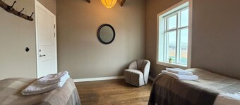 Prestssetrið - Historic Luxury Lodge near Akureyri with large hot tub