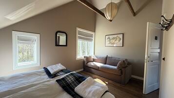 12 bedrooms, iron/ironing board, WiFi, bed sheets