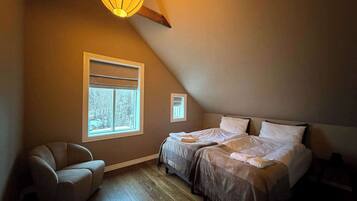 12 habitaciones, acceso a internet y ropa de cama