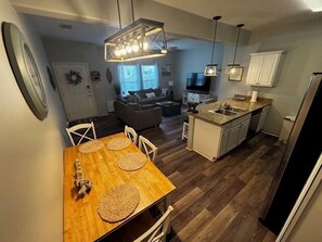 Living area - Relaxing, Pet Friendly Townhome Only One Block to The Beach W/ Heated Pool (Corpus Christi)