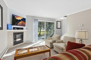 Living area - Lucky Loon Lakeside Villa| Pool, sauna, dock| Close to Park Rapids | Sleeps 6 (Park Rapids)