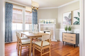 Dining - Beautiful King Street 4 Bedroom! 30 Day Rental (Charleston)