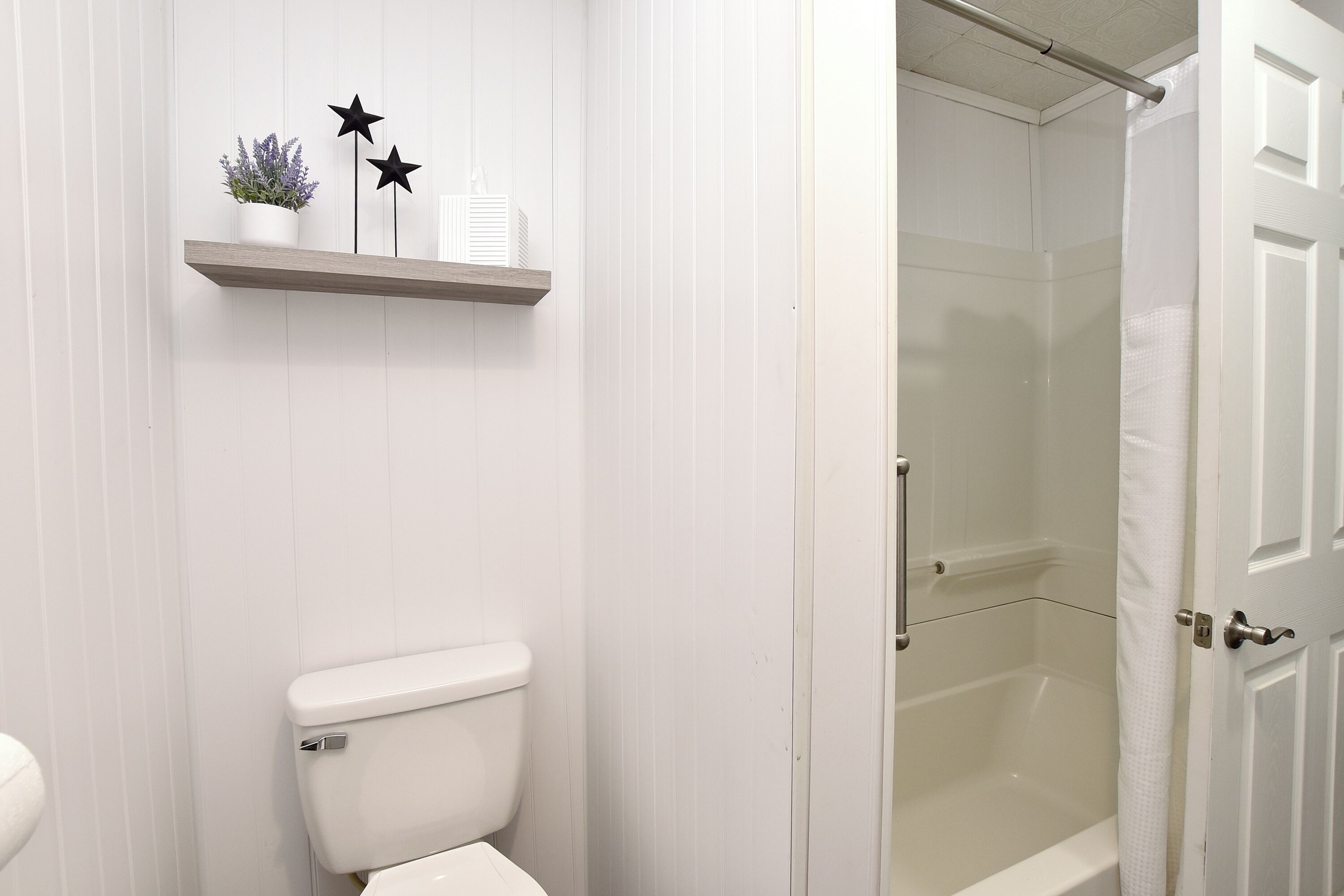Serviettes fournies, savon, papier toilette