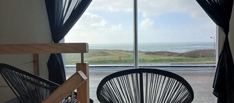 House with sea view, a few steps from the magnificent Gouérou beach.