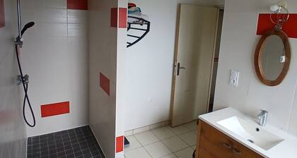 House with sea view, a few steps from the magnificent Gouérou beach.