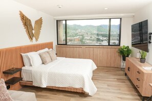 1 bedroom, iron/ironing board, WiFi, bed sheets - Chic Suite with Incredible View in El Poblado - Gym, WiFi & kitchenette. (Medellín)
