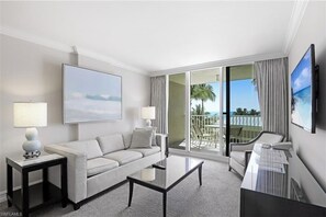 Living area - Cozy 1-bedroom condo in charming Marco Island (Marco Island)