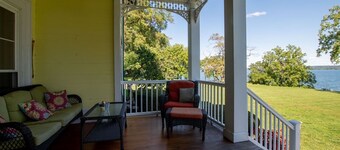 Cayuga Belle: Gorgeous Cayuga Lake Estate! Fabulous Views!