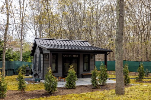 Lovely studio with AC in charming Sag Harbor