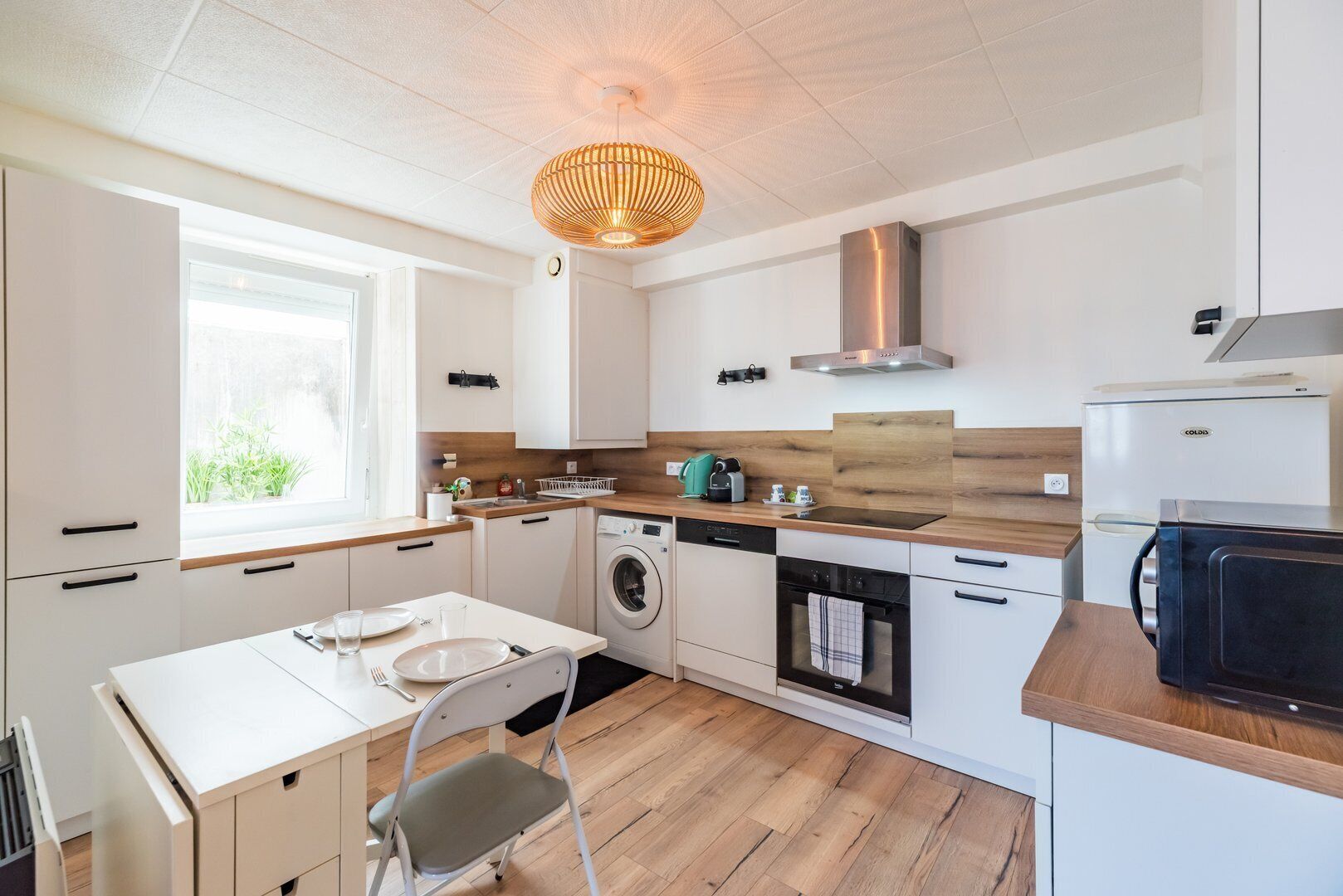 Fridge, microwave, oven, dishwasher