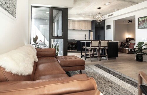 2Bdr Modern Art, Loft Style Condo!