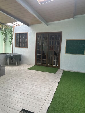 In-room dining - Pousada simples  (Pinhais)