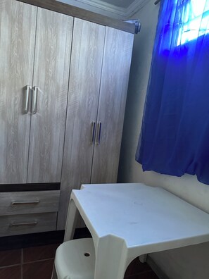 Interior - Pousada simples  (Pinhais)