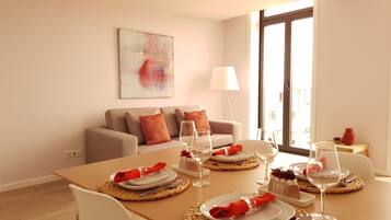 Apartemen Standar, pemandangan kanal | Tempat makan