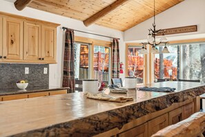 Dining - Alpine Woods Log Cabin•4BR 3BA•Spa&Mountain Views (Big Bear Lake)