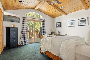 Iron/ironing board, free WiFi, bed sheets - Alpine Woods Log Cabin•4BR 3BA•Spa&Mountain Views (Big Bear Lake)