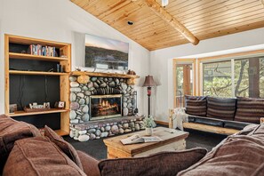 TV, fireplace - Alpine Woods Log Cabin•4BR 3BA•Spa&Mountain Views (Big Bear Lake)