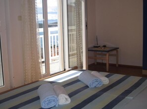 1 bedroom, iron/ironing board, Internet, bed sheets - Azure Hvar Residence - One bedroom apartment Superior with sea view (5) (Hvar)