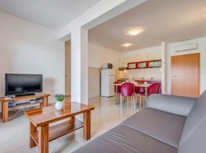 TV - Mise Holiday Apartments - Two bedroom apartment II (Kastel Gomilica)